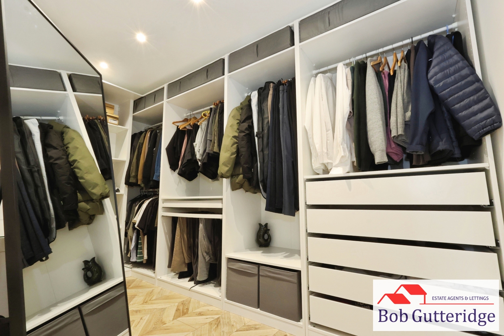 WALK IN WARDROBE